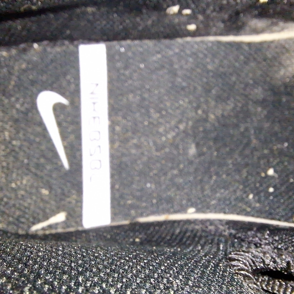 A pair of Nike Hurache baseball shoes. Like new condition. In a mens size 16. - Picture 3 of 11